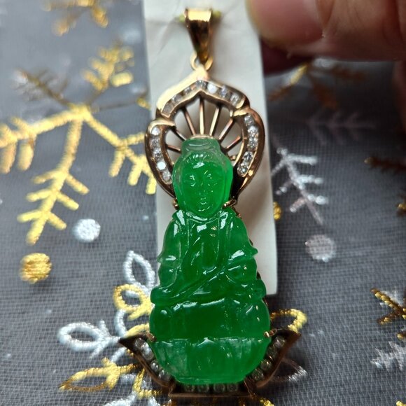 Goddess of Compassion Jade Pendant – 18K Gold & Diamond Accent - Picture 3 of 11